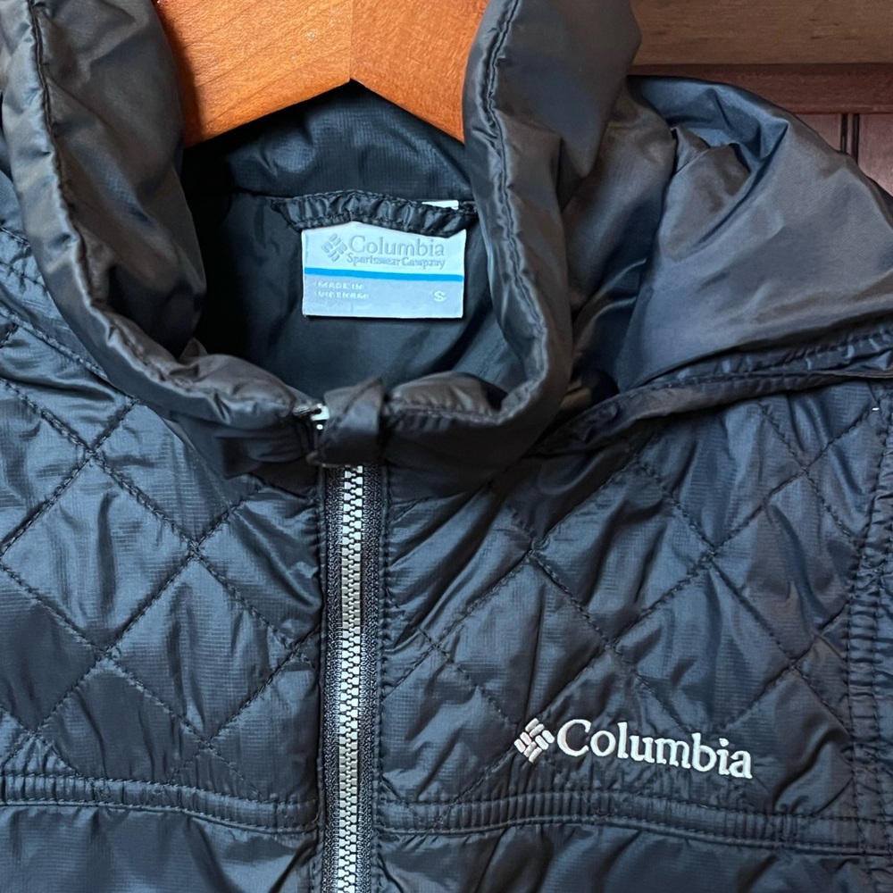 Columbia Puffer Vest with Hood Size Small Black - Picture 2 of 4